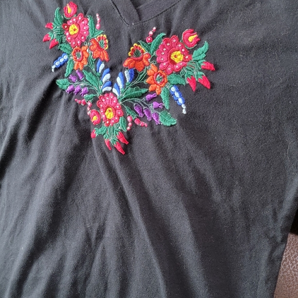 Valentine's Day embroidered T-shirt with hungarian Kaocsa Design and rhinestones - Picture 4 of 12
